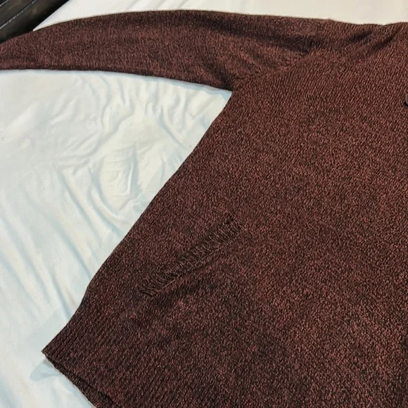 4 sweaters in bundle - Picture 8 of 10